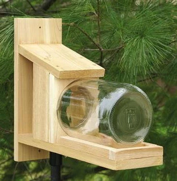 Songbird Cedar Squirrel Jar Feeder 1 Songbird Cedar Squirrel Jar Feeder