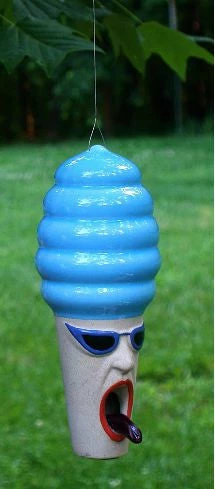 Hot Lips Hilda Stoneware Bird Feeder 2 Hot Lips Hilda Stoneware Bird Feeder - Image 2